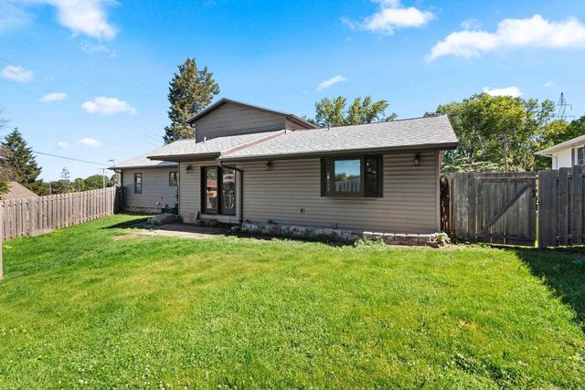 2100 HILLSIDE LANE, Green Bay, WI 54302