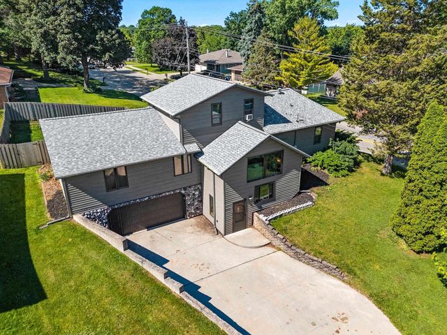 2100 HILLSIDE LANE, Green Bay, WI 54302