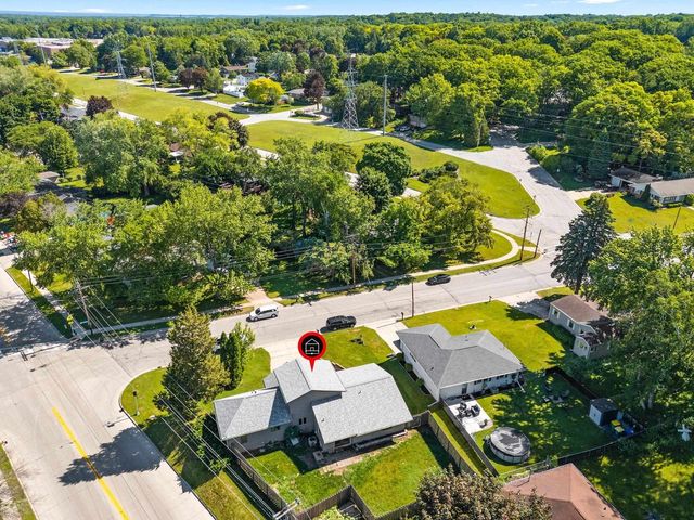 2100 HILLSIDE LANE, Green Bay, WI 54302