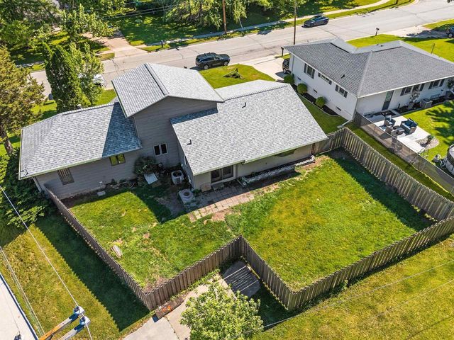 2100 HILLSIDE LANE, Green Bay, WI 54302