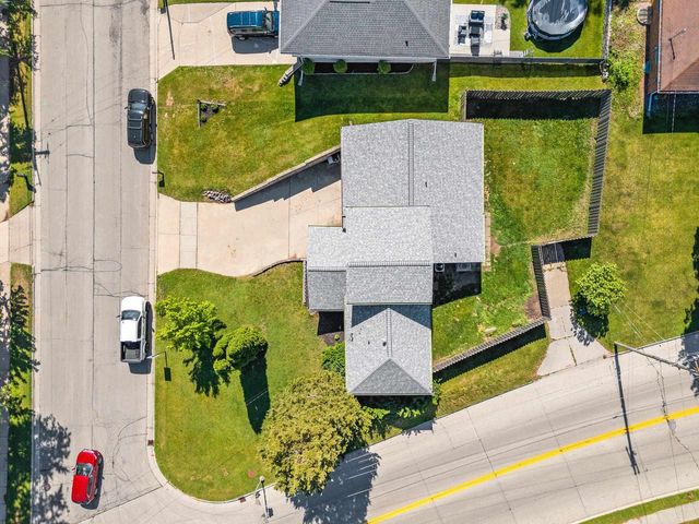 2100 HILLSIDE LANE, Green Bay, WI 54302