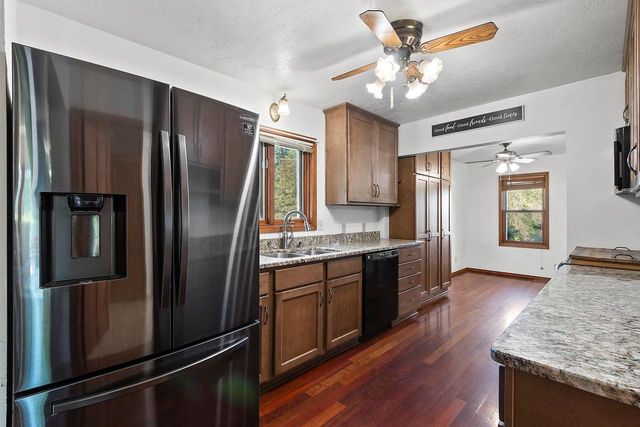 2100 HILLSIDE LANE, Green Bay, WI 54302
