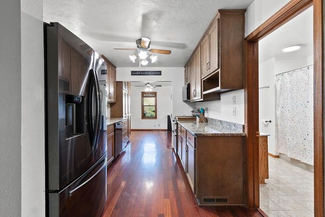 2100 HILLSIDE LANE, Green Bay, WI 54302
