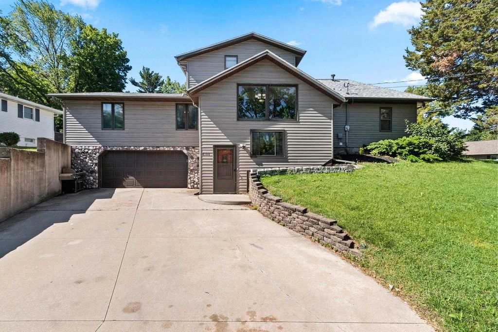 2100 HILLSIDE LANE, Green Bay, WI 54302