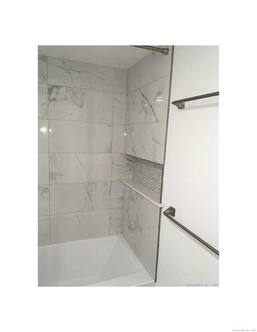 3 Woods Hollow Court 3, Avon, CT 06001