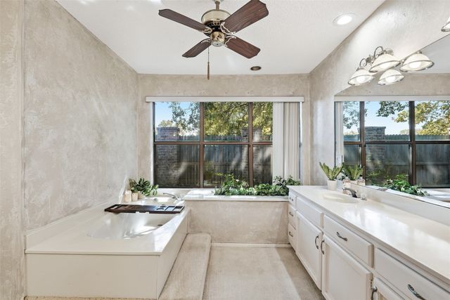 508 Fountainwood Drive, Arlington, TX 76012