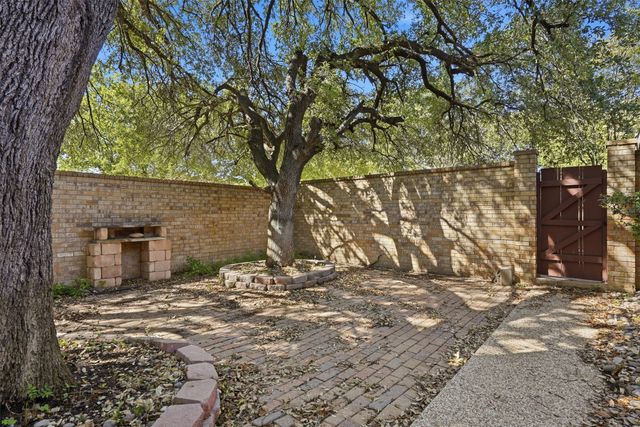 508 Fountainwood Drive, Arlington, TX 76012