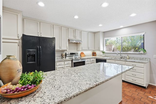 508 Fountainwood Drive, Arlington, TX 76012