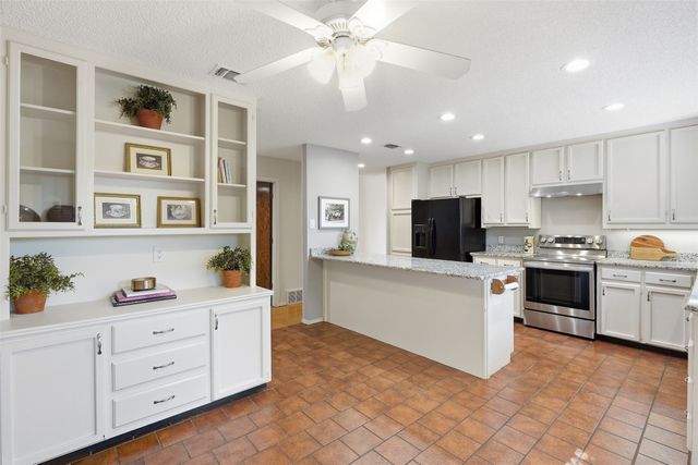 508 Fountainwood Drive, Arlington, TX 76012