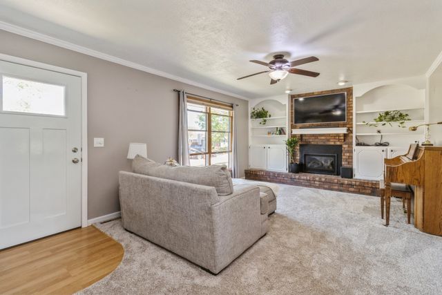 604 NE 8th Street, Grimes, IA 50111