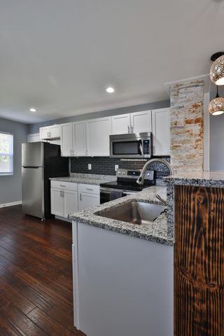 2812 E 11th Avenue, Columbus, OH 43219