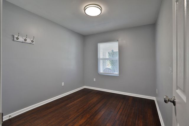 2812 E 11th Avenue, Columbus, OH 43219