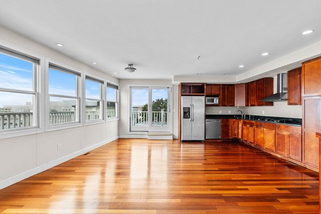 647 East 3rd 2, Boston, MA 02127