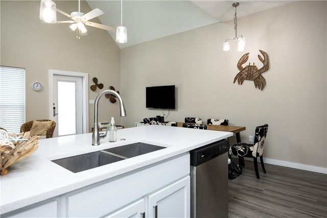 14924 Smugglers Cove Dr, Corpus Christi, TX 78418