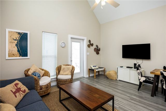 14924 Smugglers Cove Dr, Corpus Christi, TX 78418