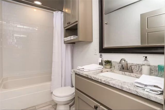 303 NW F Street, Bentonville, AR 72712