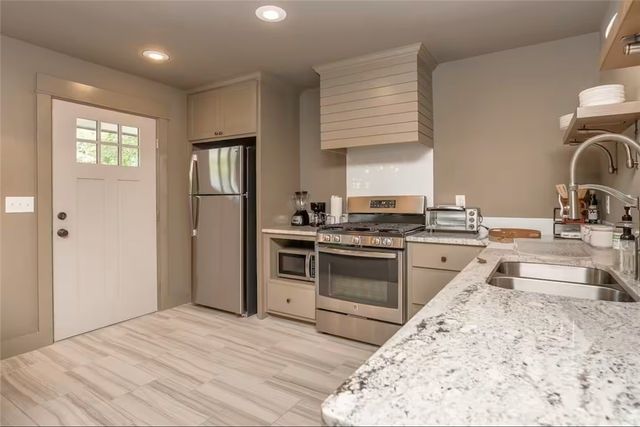 303 NW F Street, Bentonville, AR 72712