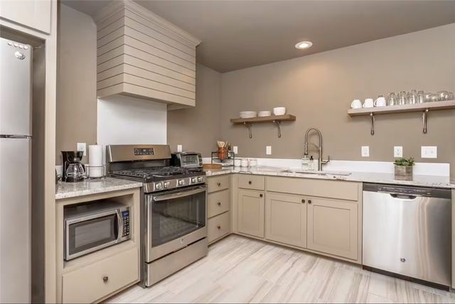 303 NW F Street, Bentonville, AR 72712