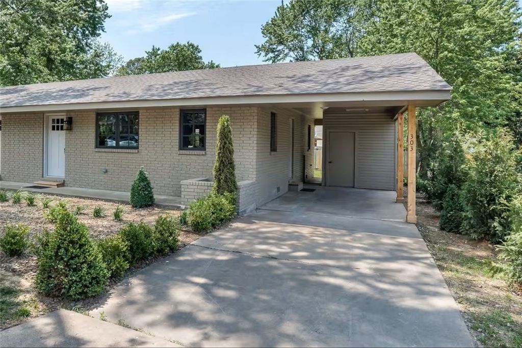 303 NW F Street, Bentonville, AR 72712