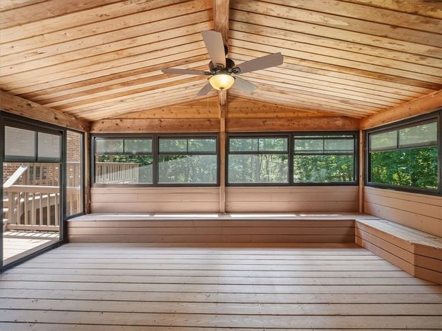 150 Maple Dr, Pine Twp, PA 15090