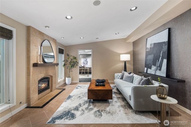 3215 78th Place NE, Medina, WA 98039