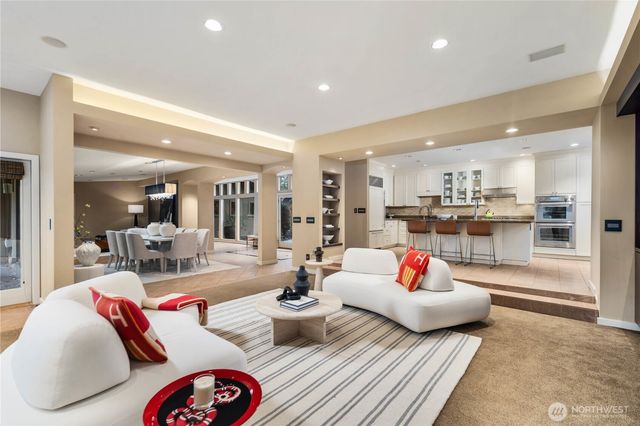 3215 78th Place NE, Medina, WA 98039