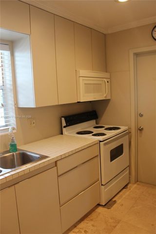 7550 SW 82nd Street F204, Miami, FL 33143