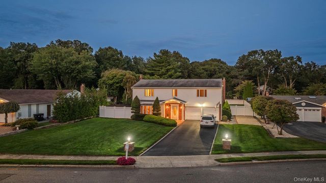 123 Old Post Drive, Hauppauge, NY 11788