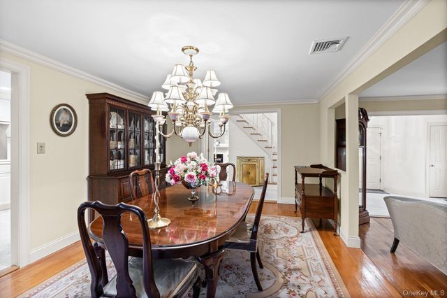 123 Old Post Drive, Hauppauge, NY 11788