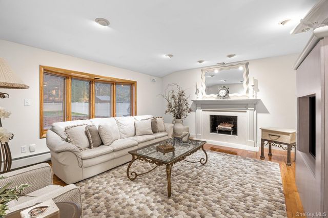 123 Old Post Drive, Hauppauge, NY 11788
