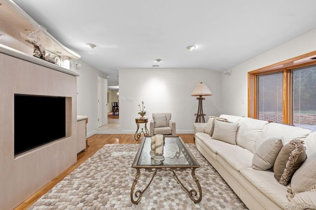 123 Old Post Drive, Hauppauge, NY 11788