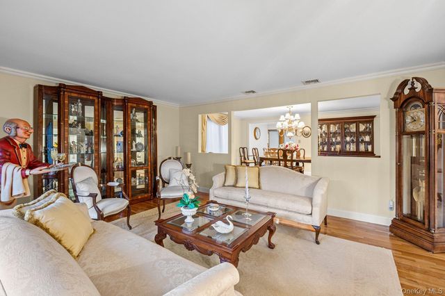 123 Old Post Drive, Hauppauge, NY 11788