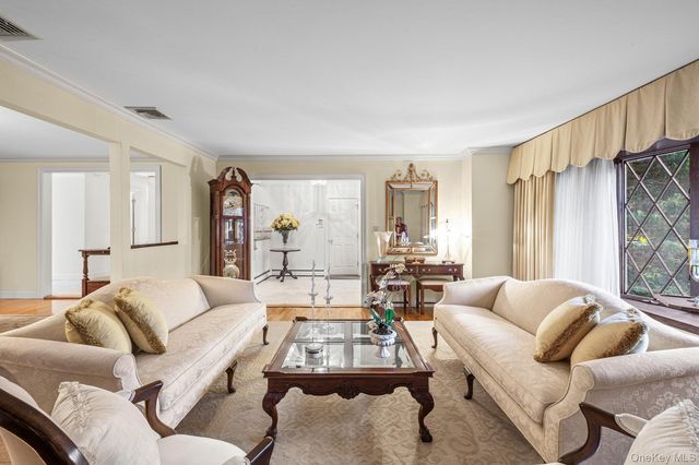 123 Old Post Drive, Hauppauge, NY 11788
