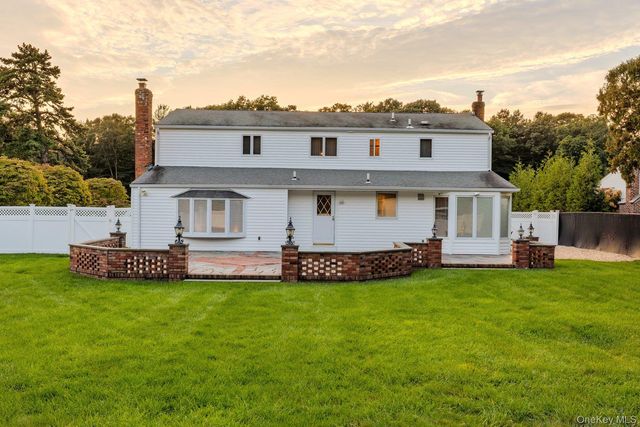 123 Old Post Drive, Hauppauge, NY 11788