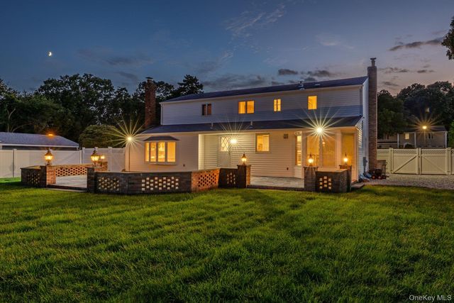 123 Old Post Drive, Hauppauge, NY 11788