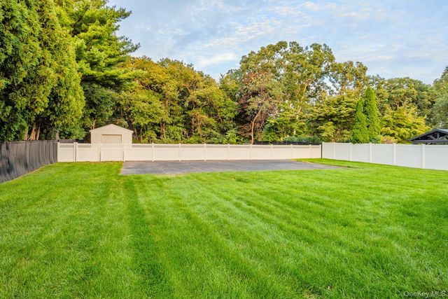 123 Old Post Drive, Hauppauge, NY 11788