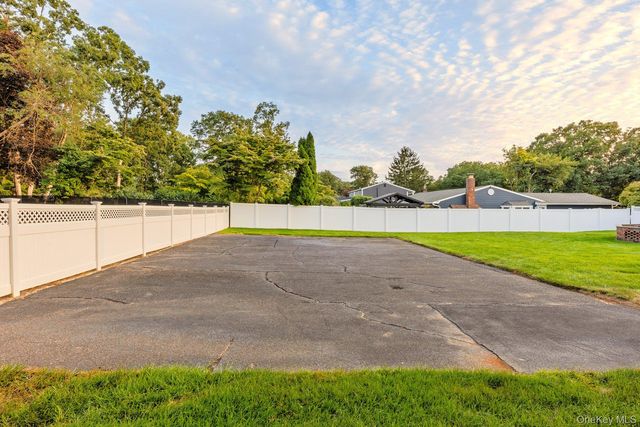 123 Old Post Drive, Hauppauge, NY 11788