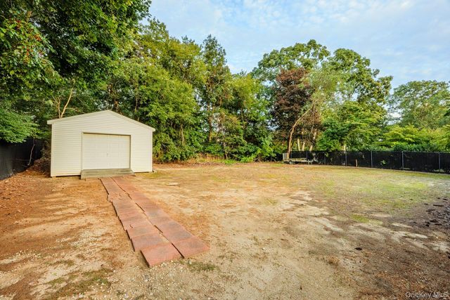 123 Old Post Drive, Hauppauge, NY 11788