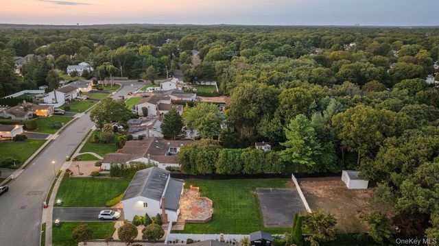 123 Old Post Drive, Hauppauge, NY 11788