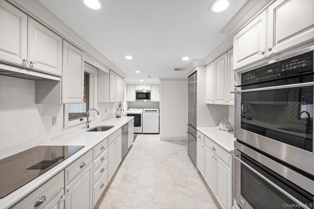 123 Old Post Drive, Hauppauge, NY 11788