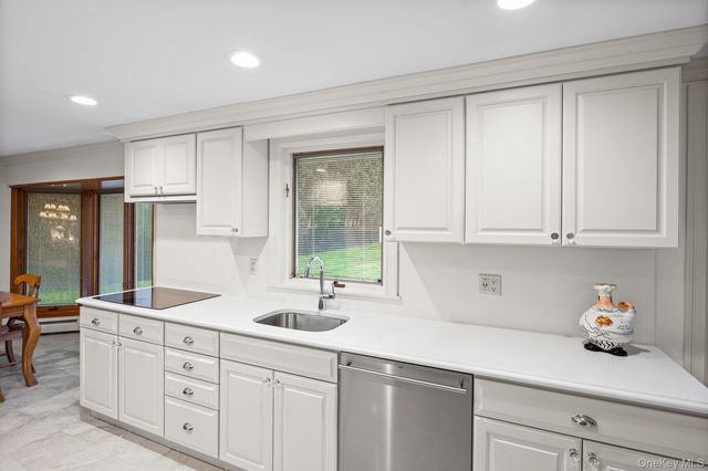 123 Old Post Drive, Hauppauge, NY 11788
