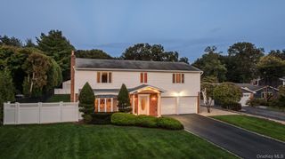 123 Old Post Drive, Hauppauge, NY 11788