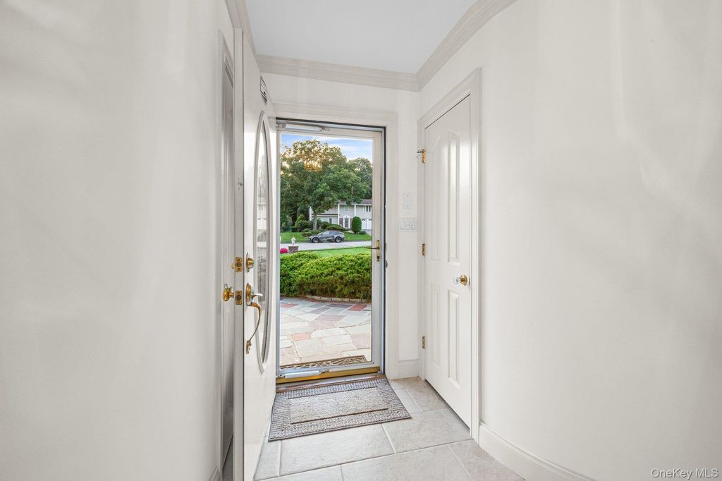 123 Old Post Drive, Hauppauge, NY 11788 — photo 3