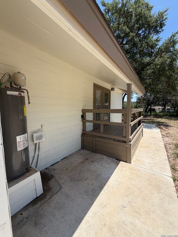 505 NOTTINGHAM DR, Poteet, TX 78065