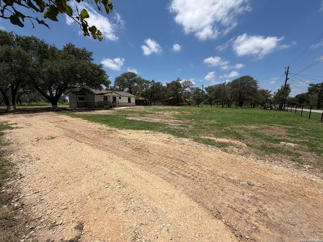 505 NOTTINGHAM DR, Poteet, TX 78065