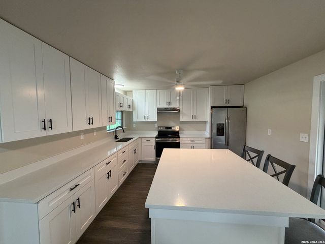 505 NOTTINGHAM DR, Poteet, TX 78065