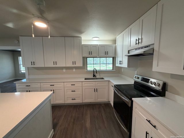 505 NOTTINGHAM DR, Poteet, TX 78065