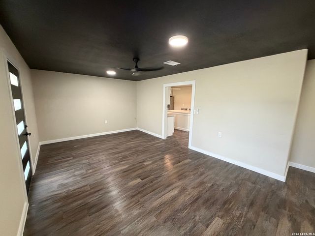 505 NOTTINGHAM DR, Poteet, TX 78065