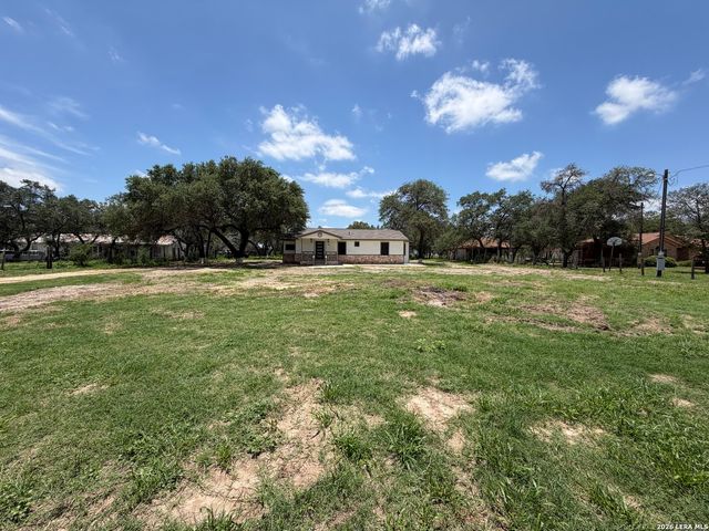505 NOTTINGHAM DR, Poteet, TX 78065