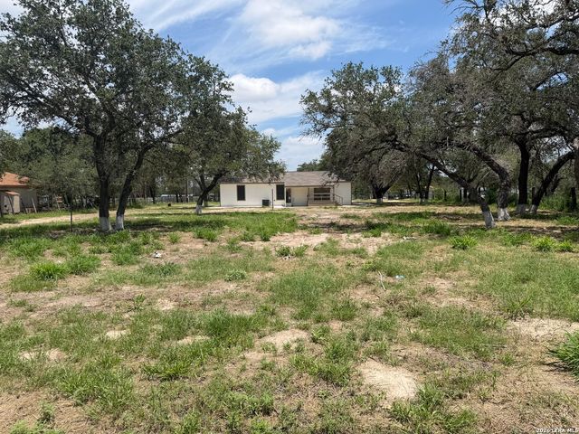 505 NOTTINGHAM DR, Poteet, TX 78065